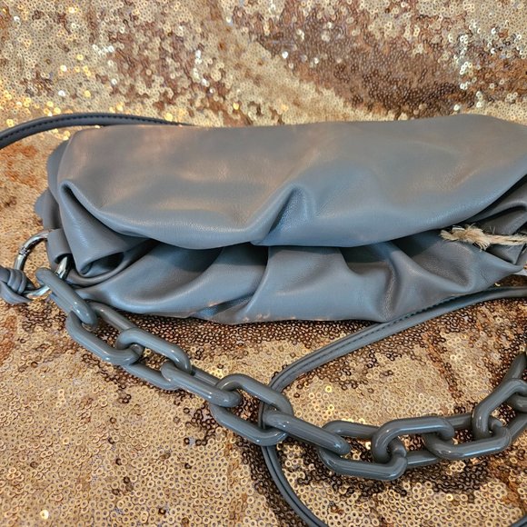 🦩NWT Gray Vegan Leather Small Handbag - Picture 4 of 10
